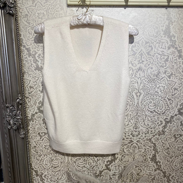 ERIKA V-NECK KNITTED TANK TOP