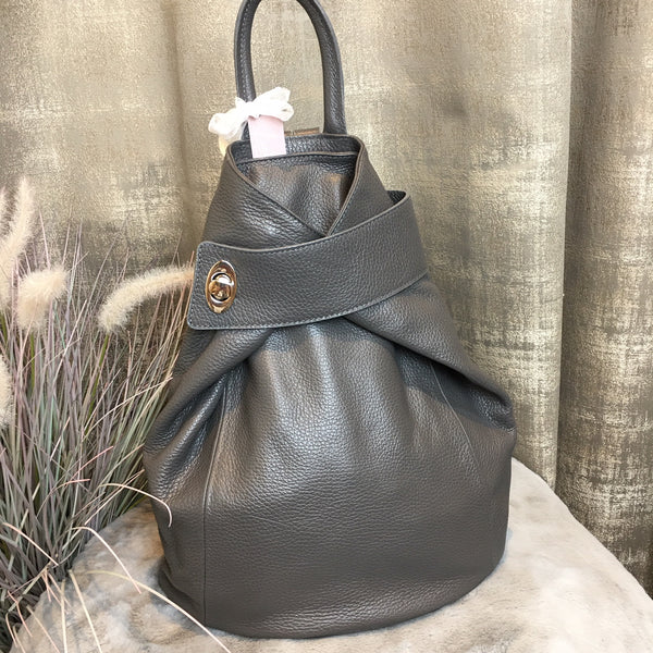 TWIST LOCK LEATHER BACKPACK IN DARK GREY
