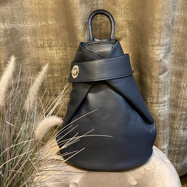 TWIST LOCK LEATHER BACKPACK IN NAVY
