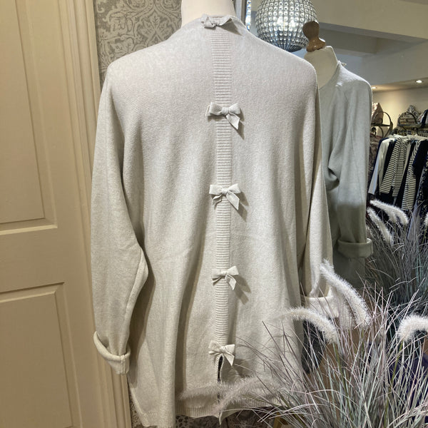 SQUARE HEM BOW BACK KNIT