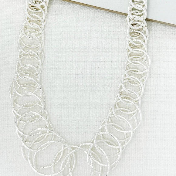 ENVY TWISTED HOOP SHORT NECKLACE