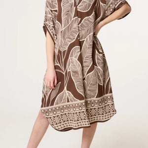 LEAF BORDER PRINT KAFTAN DRESS IN MOCHA