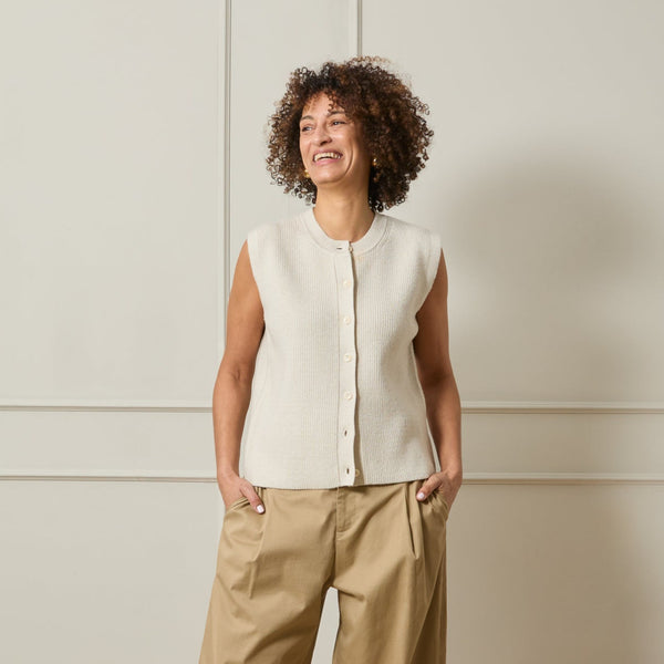 CHALK JORDAN KNITTED WAISTCOAT IN STONE
