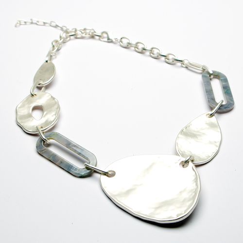 ELIZA GRACIOUS GREY & SILVER RESIN STATEMENT NECKLACE