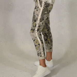 D.E.C.K PRINTED FLORAL JOGGER KHAKI