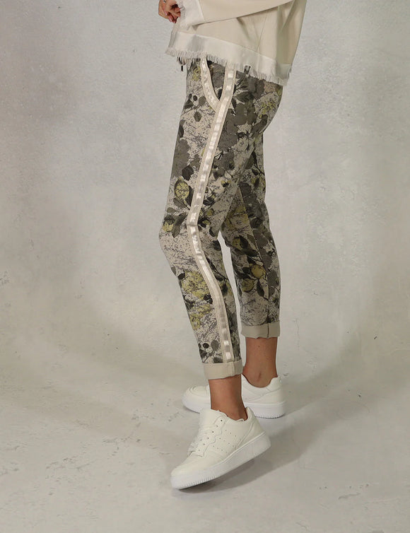 D.E.C.K PRINTED FLORAL JOGGER KHAKI