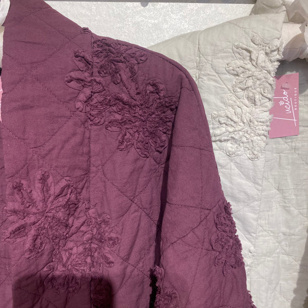 APPLIQUE FLOWER QUILTED JACKET
