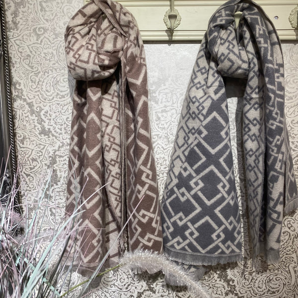 DIAMOND GEO SUPER SOFT SCARF