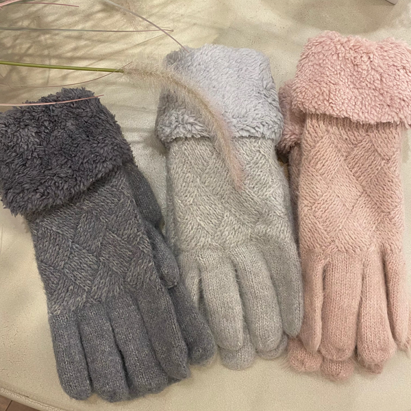 DIAMOND CABLE FLEECE LINED GLOVES