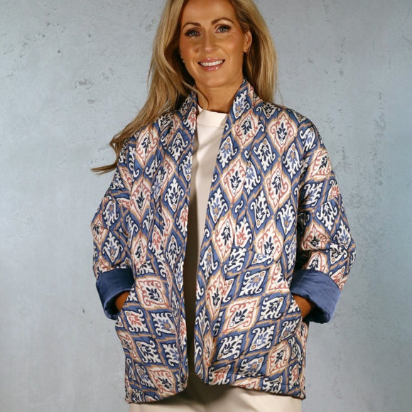 D.E.C.K BY DECOLLAGE QUILTED DAMASK JACKET IN SKY