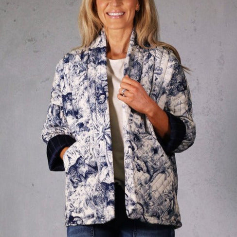 D.E.C.K BY DECOLLAGE PORCELAIN PRINT QUILTED JACKET IN NAVY