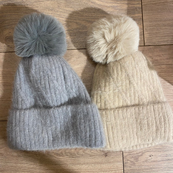 FLEECE LINED FLUFFY CABLE POM POM HAT