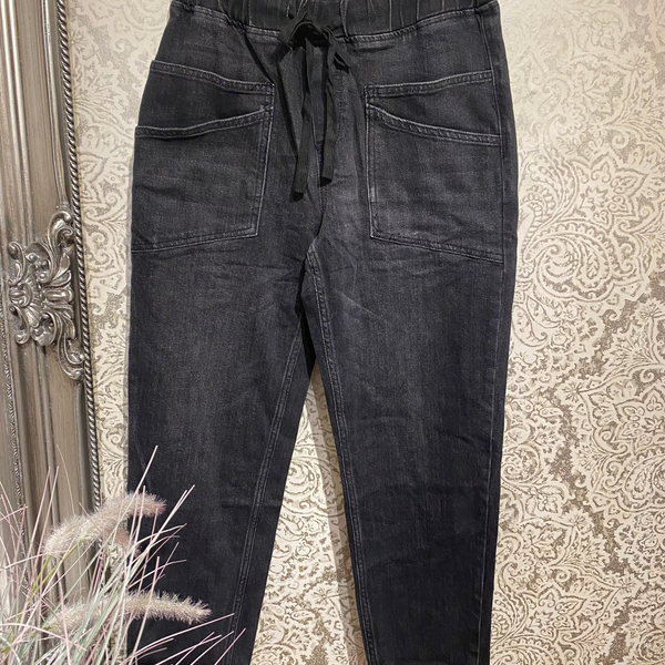 SARA PATCH POCKET JEANS BLACK DENIM