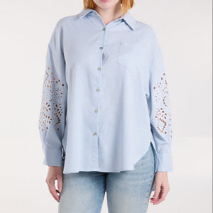 CUT OUT LINEN MIX SHIRT IN LIGHT BLUE