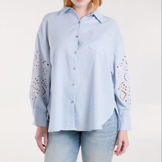 CUT OUT LINEN MIX SHIRT IN LIGHT BLUE