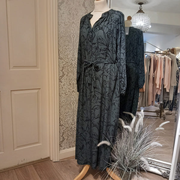 DREAMS BOTANICAL LINES MAXI DRESS IN SLATE