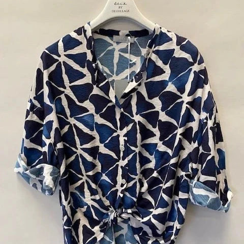 DECK BY DECOLLAGE FAN BLOUSE NAVY