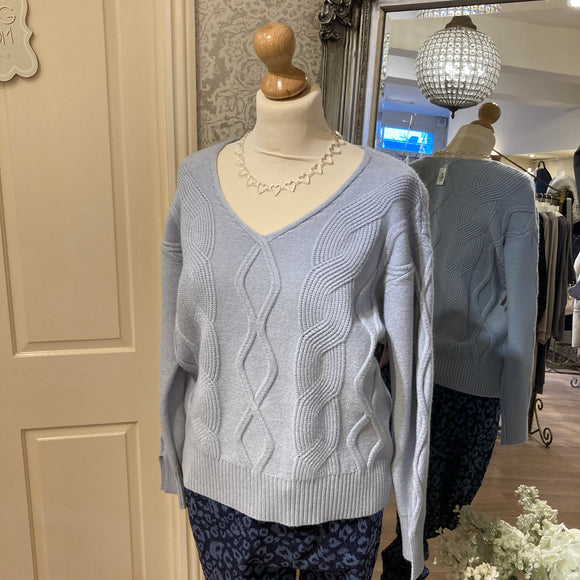CABLE FRONT V- NECK KNIT