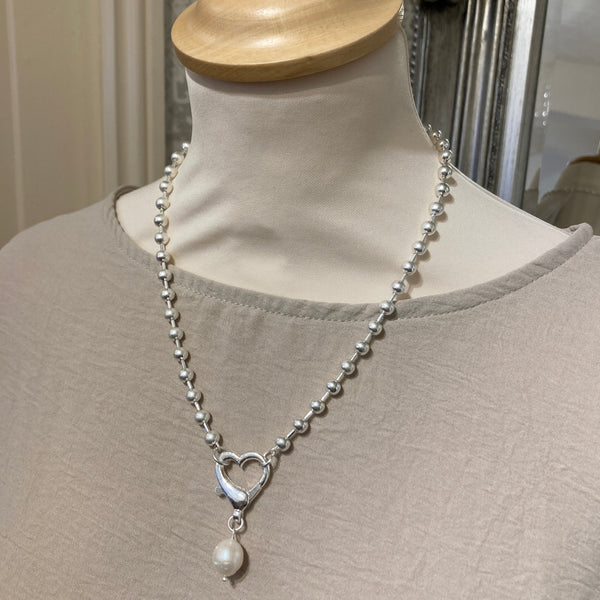 ENVY PEARL HEART BOBBLE SHORT NECKLACE